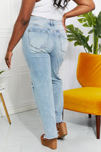 Carica l&#39;immagine nel visualizzatore di Gallery, Vervet High Rise Distressed Raw Hem 90&#39;s Dad Blue Denim Jeans
