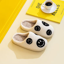 Cargar imagen en el visor de la galería, Melody Smiley Face Slippers
