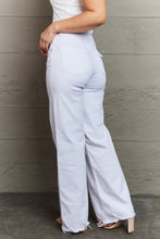 Carregar imagem no visualizador da galeria, RISEN Raelene High Rise Wide Leg White Denim Jeans
