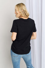 Carica l&#39;immagine nel visualizzatore di Gallery, MineB Solid Black Artisan Graphic Short Sleeve Tee Shirt Top
