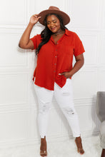 Cargar imagen en el visor de la galería, Zenana Red Orange Button Down Gauze Textured Short Sleeve Top
