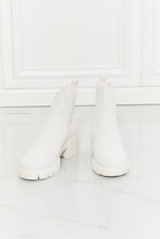 Ladda upp bild till gallerivisning, MM Shoes White Matte Lug Sole Chelsea Boots
