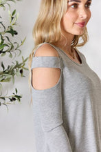 Загрузить изображение в средство просмотра галереи, Hailey &amp; Co Cutout Gray Cold Shoulder Cutout High Low Split Hem Knit Top
