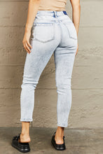 Carica l&#39;immagine nel visualizzatore di Gallery, BAYEAS Chavi Mid Rise Acid Wash Blue Denim Skinny Jeans
