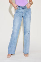 Carica l&#39;immagine nel visualizzatore di Gallery, Judy Blue Charlie V Front Waist Blue Denim Straight Leg Jeans
