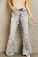 Carica l&#39;immagine nel visualizzatore di Gallery, BAYEAS Robin High Rise Acid Washed Flared Leg Charcoal Gray Denim Jeans
