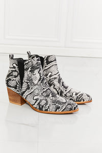 MM Shoes Snakeskin Cow Pattern Point Toe Ankle Boots