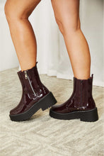 Carica l&#39;immagine nel visualizzatore di Gallery, Forever Link Wine Side Zip Vegan Patented Leather Platform Boots
