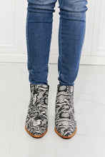 Load image into Gallery viewer, MM Shoes Snakeskin Cow Pattern Point Toe Ankle Boots
