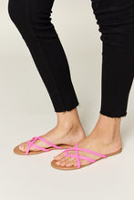 Cargar imagen en el visor de la galería, WILD DIVA Crisscross PU Leather Open Toe Sandals
