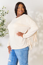 Carica l&#39;immagine nel visualizzatore di Gallery, Celeste Ivory Long Sleeve Fringe Detailed Top
