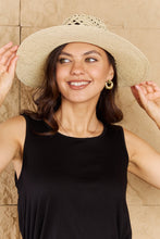 Carica l&#39;immagine nel visualizzatore di Gallery, Fame Ivory Contrast Lace Detailed Straw Braided Sun Hat
